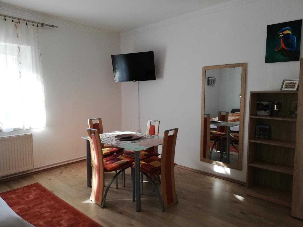 Fuege Vendeghaz Hotel Mişcolţ Exterior foto