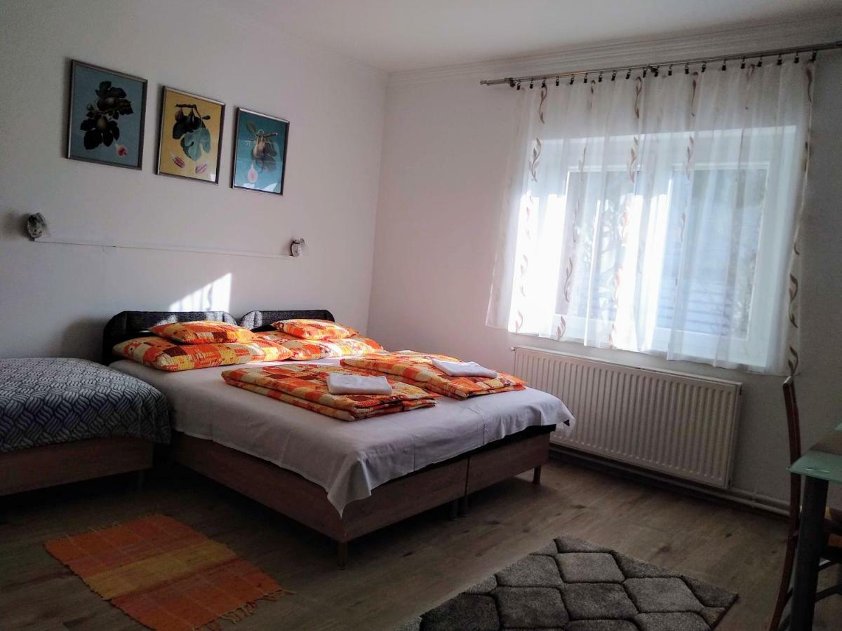 Fuege Vendeghaz Hotel Mişcolţ Exterior foto